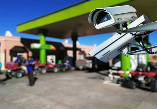Posto de gasolina à noite